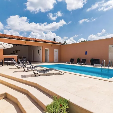 Holiday home Lovely In With Wifi *