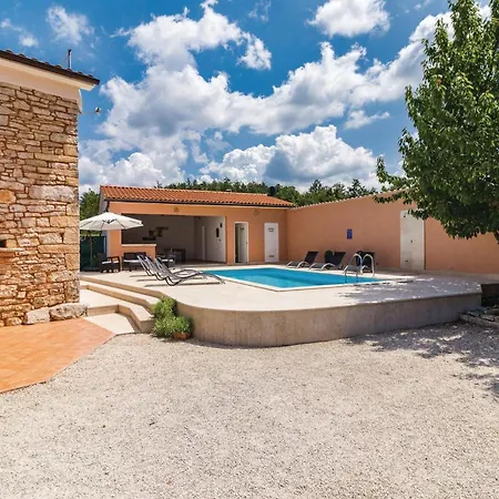 Semesterbostad Three-bedroom In Pazin