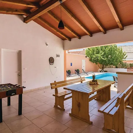Three-bedroom In Semesterbostad *