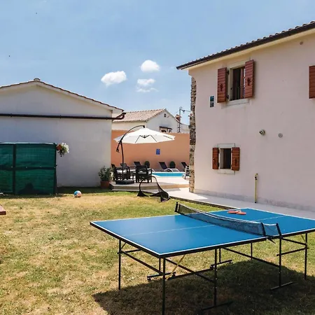 Holiday home Lovely In With Wifi Pazin